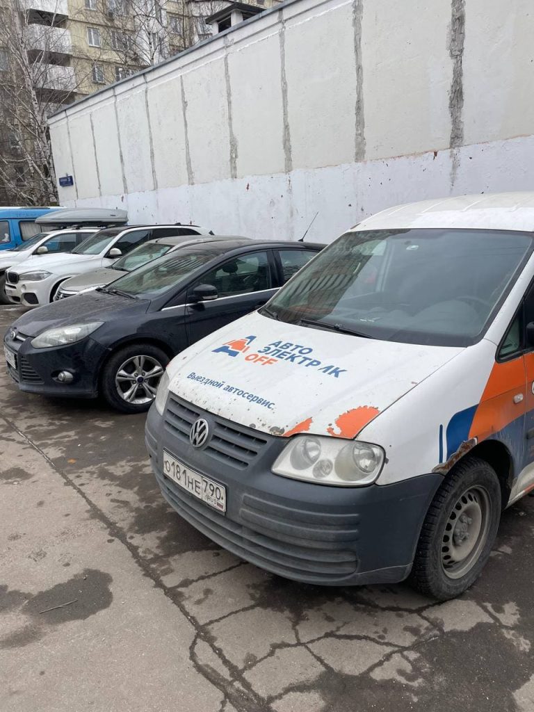 замена аккумулятора в машине